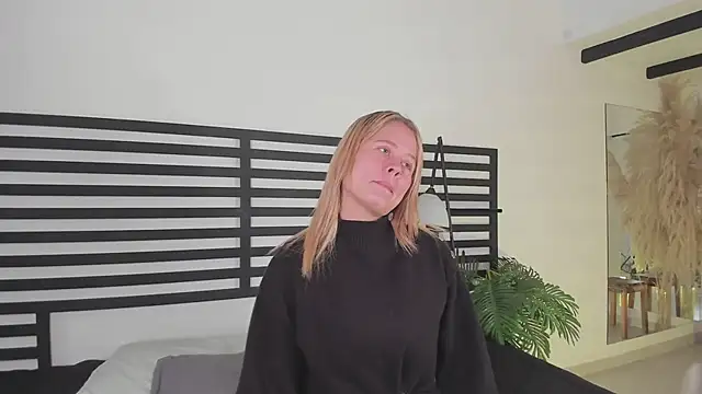 stefanny ruiz  online show from 02/18/25, 12:28