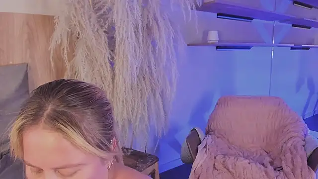 stefanny ruiz  online show from 02/27/25, 06:20