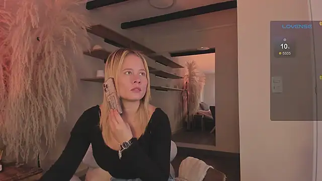 stefanny ruiz  online show from 02/28/25, 12:31