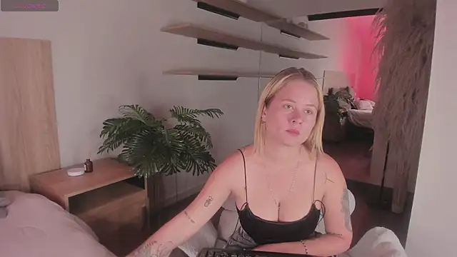 stefanny ruiz  online show from 03/05/25, 12:33