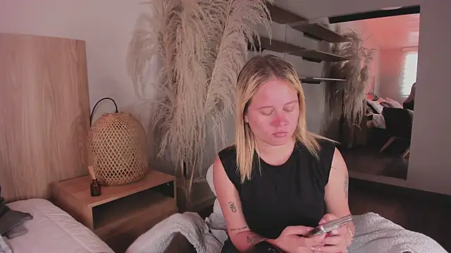 stefanny ruiz  online show from 03/10/25, 12:59