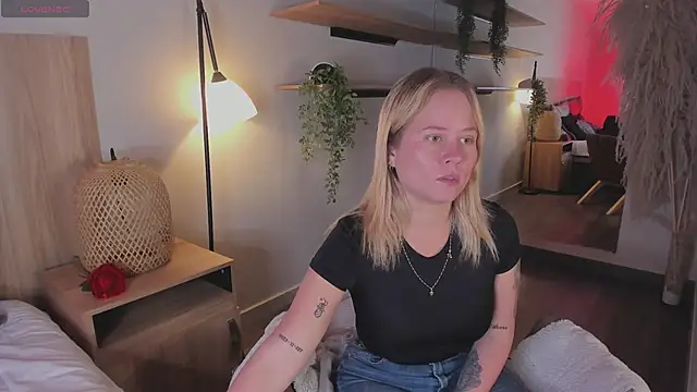 stefanny ruiz  online show from 03/13/25, 12:46