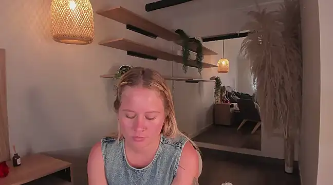 stefanny ruiz  online show from 03/15/25, 03:27