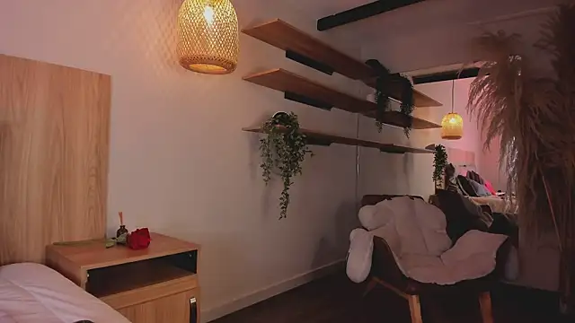 stefanny ruiz  online show from 03/18/25, 12:36