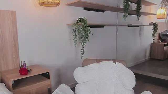 stefanny ruiz  online show from 03/22/25, 12:14