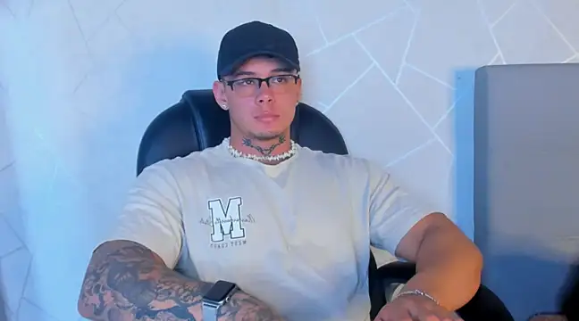 NoahhBrown online show from 02/08/25, 02:58