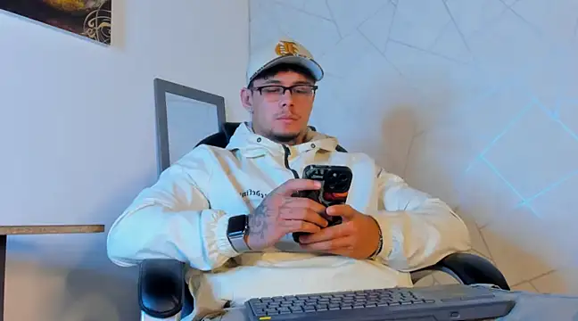 NoahhBrown online show from 02/23/25, 03:35