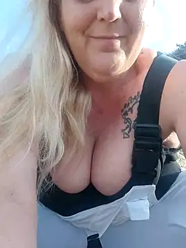 BecciDeluxe online show from 03/18/26, 03:48