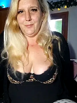 BecciDeluxe online show from 05/08/26, 10:53