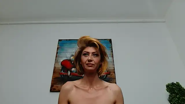 Snapshot of Taissa4U chatting on 03/07/25, 11:05 Taissa4U online show from 03/07/25, 11:05