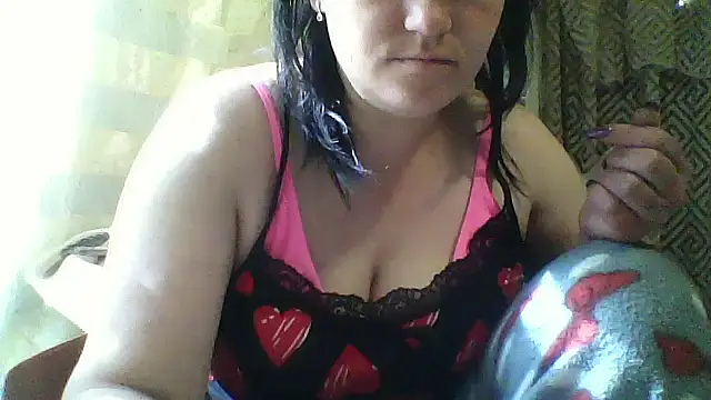 Snapshot of HollyLaBerry chatting on 05/16/26, 06:32 HollyLaBerry online show from 05/16/26, 06:32