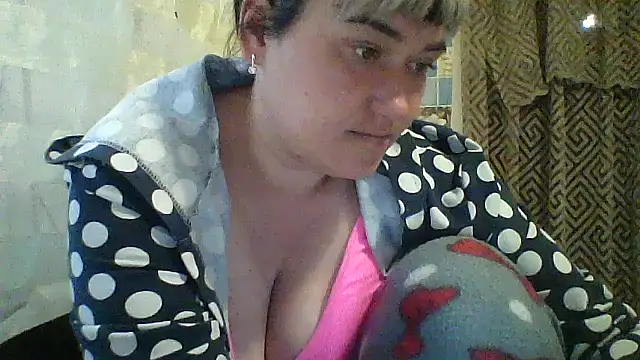 Snapshot of HollyLaBerry chatting on 05/16/26, 10:36 HollyLaBerry online show from 05/16/26, 10:36