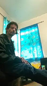 Snapshot of LongDickZee562 chatting on 12/23/24, 06:05 LongDickZee562 online show from 12/23/24, 06:05