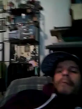 Snapshot of LongDickZee562 chatting on 02/12/25, 09:43 LongDickZee562 online show from 02/12/25, 09:43