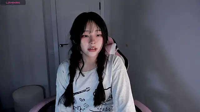 hee young11 online show from 10/26/25, 07:31