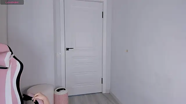 hee young11 online show from 12/01/25, 12:32