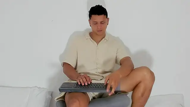 MITCHELL BURNS online show from 01/04/25, 03:07