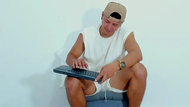 MITCHELL BURNS online show from 01/04/25, 10:34