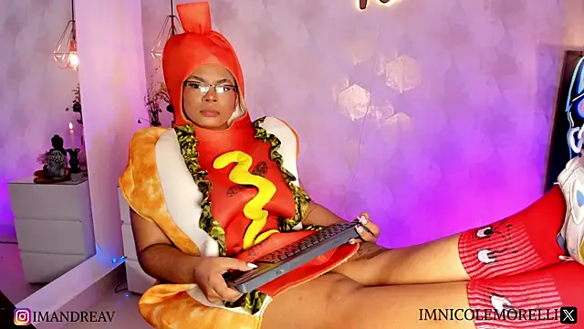 Snapshot of Nicolemorelli2 chatting on 03/14/25, 01:46 Nicolemorelli2 online show from 03/14/25, 01:46