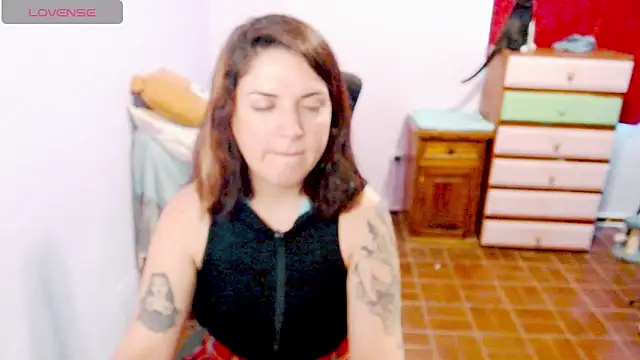 Snapshot of raquellov1 chatting on 11/02/25, 08:00 raquellov1 online show from 11/02/25, 08:00