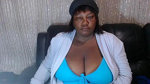 Snapshot of MATUREBUSSTY chatting on 02/26/25, 12:27 MATUREBUSSTY online show from 02/26/25, 12:27