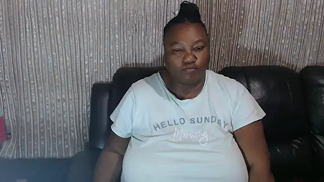 Snapshot of MATUREBUSSTY chatting on 11/23/25, 12:10 MATUREBUSSTY online show from 11/23/25, 12:10