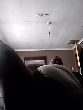 Snapshot of MATUREBUSSTY chatting on 01/18/26, 06:06 MATUREBUSSTY online show from 01/18/26, 06:06