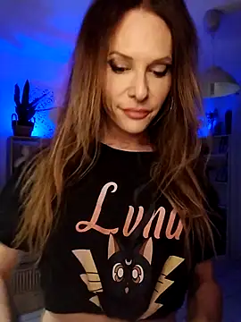 Snapshot of Luna_Kitanna chatting on 09/09/25, 08:08 Luna Kitanna online show from 09/09/25, 08:08