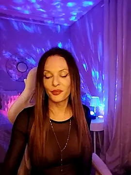 Luna Kitanna online show from 12/04/25, 10:29