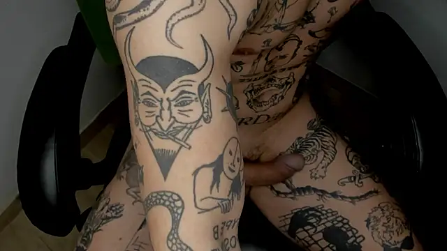 Snapshot of layneinchains chatting on 12/09/24, 06:01 layneinchains online show from 12/09/24, 06:01