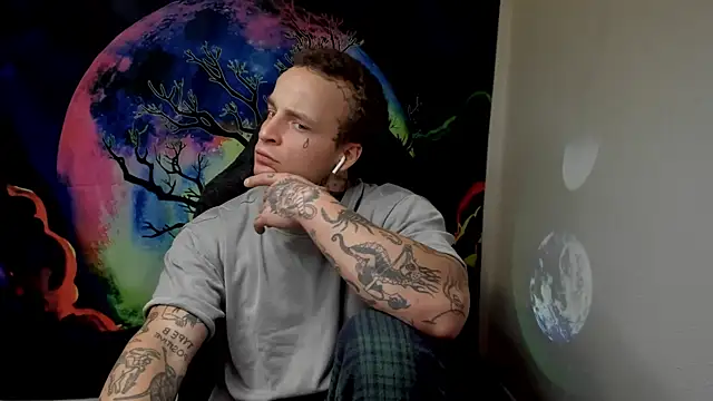 Snapshot of layneinchains chatting on 12/11/24, 08:18 layneinchains online show from 12/11/24, 08:18