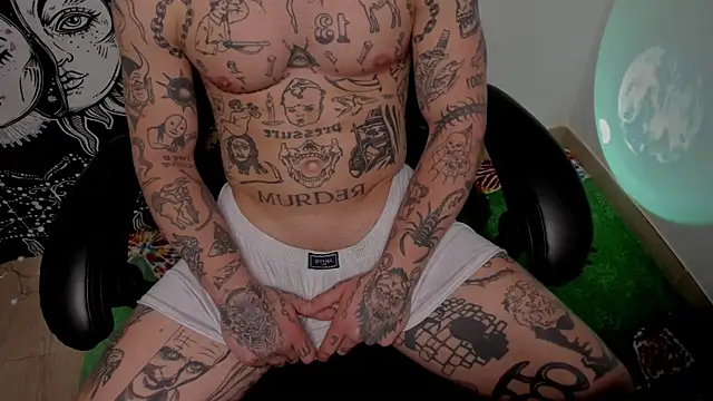 Snapshot of layneinchains chatting on 03/02/25, 03:59 layneinchains online show from 03/02/25, 03:59