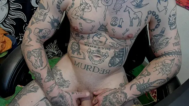 Snapshot of layneinchains chatting on 03/10/25, 01:56 layneinchains online show from 03/10/25, 01:56