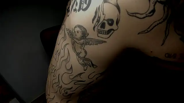 Snapshot of layneinchains chatting on 10/03/25, 10:23 layneinchains online show from 10/03/25, 10:23