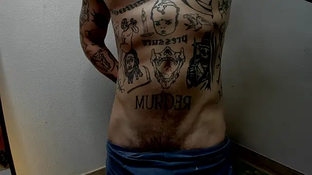 Snapshot of layneinchains chatting on 10/08/25, 11:08 layneinchains online show from 10/08/25, 11:08