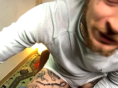 Snapshot of layneinchains chatting on 11/04/25, 08:24 layneinchains online show from 11/04/25, 08:24