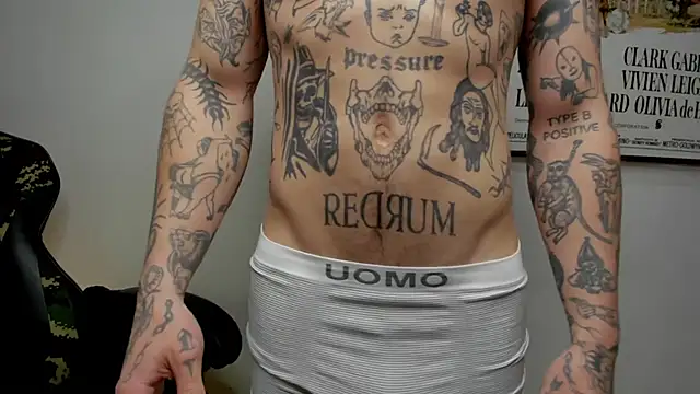 Snapshot of layneinchains chatting on 11/07/25, 09:31 layneinchains online show from 11/07/25, 09:31