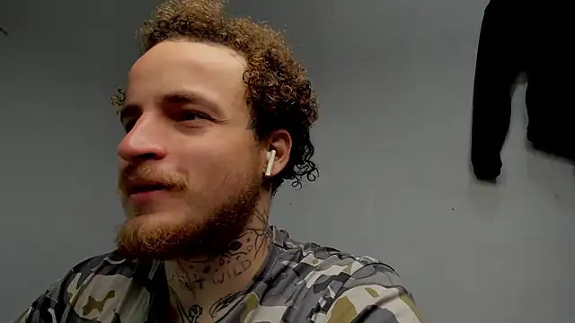 Snapshot of layneinchains chatting on 11/17/25, 07:25 layneinchains online show from 11/17/25, 07:25