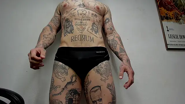 Snapshot of layneinchains chatting on 11/21/25, 12:59 layneinchains online show from 11/21/25, 12:59