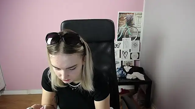 viktoria lovely online show from 09/20/25, 09:21