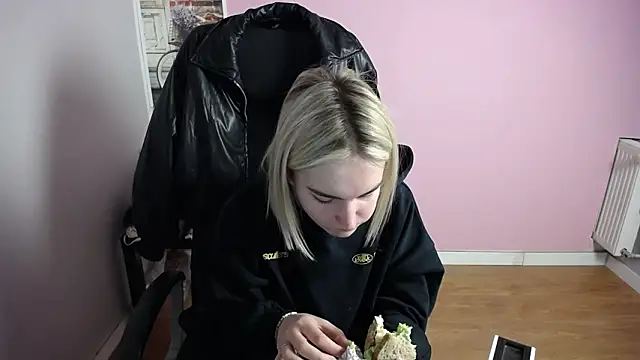 viktoria lovely online show from 02/17/26, 06:32