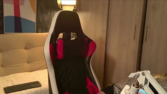 Snapshot of bigboottyxxx chatting on 11/04/25, 03:05 bigboottyxxx online show from 11/04/25, 03:05