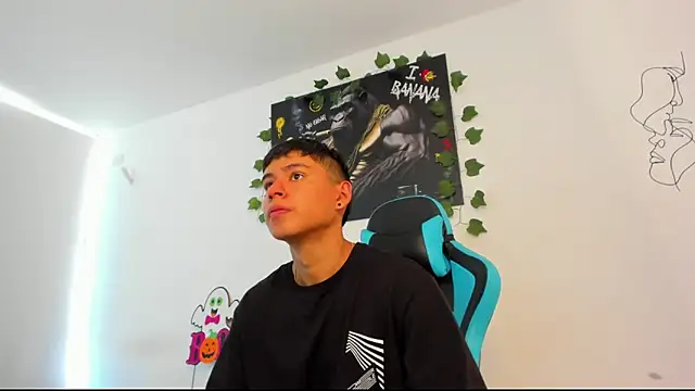 Snapshot of Bray_Kevin chatting on 01/19/25, 04:36 Bray Kevin online show from 01/19/25, 04:36