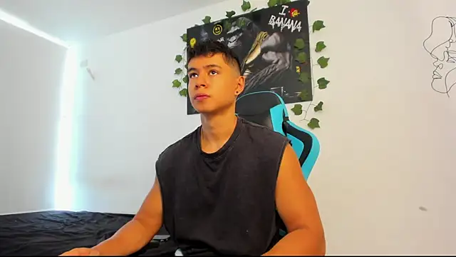 Snapshot of Bray_Kevin chatting on 01/25/25, 04:46 Bray Kevin online show from 01/25/25, 04:46