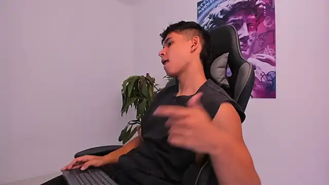 Snapshot of Bray_Kevin chatting on 02/07/25, 04:46 Bray Kevin online show from 02/07/25, 04:46