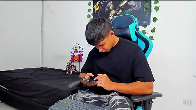 Snapshot of Bray_Kevin chatting on 02/08/25, 11:24 Bray Kevin online show from 02/08/25, 11:24