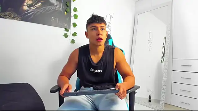 Snapshot of Bray_Kevin chatting on 03/13/25, 12:16 Bray Kevin online show from 03/13/25, 12:16