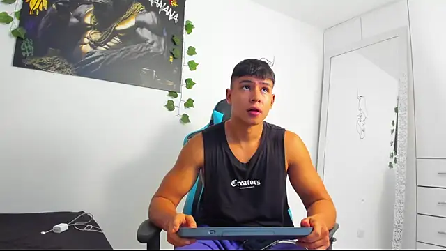 Snapshot of Bray_Kevin chatting on 03/14/25, 12:21 Bray Kevin online show from 03/14/25, 12:21