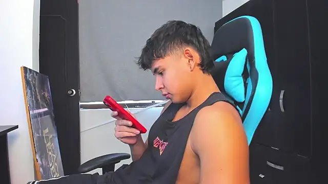 Snapshot of Bray_Kevin chatting on 11/04/25, 07:46 Bray Kevin online show from 11/04/25, 07:46