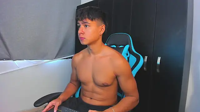 Snapshot of Bray_Kevin chatting on 11/22/25, 03:22 Bray Kevin online show from 11/22/25, 03:22